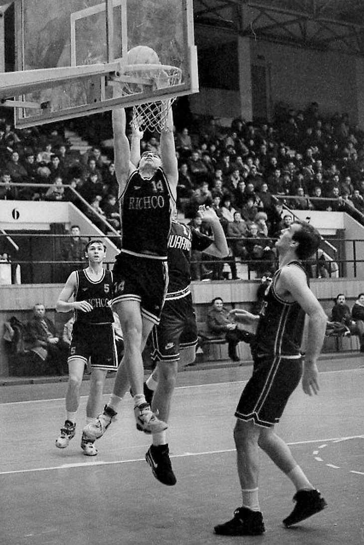 «Шахтер» — «Аквариус»: мяч в кольцо сверху в исполнении Дмитрия Янушко