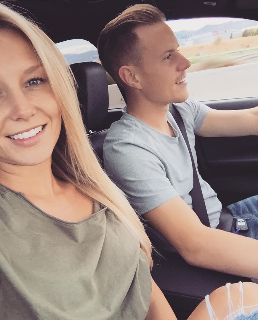 марк андре и его девушка.