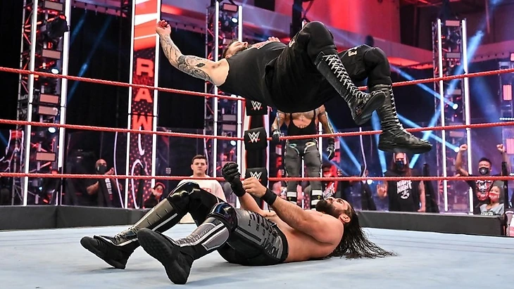Обзор WWE Monday Night RAW 06.07.2020, изображение №11