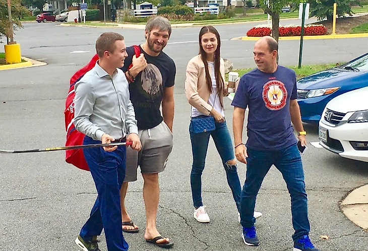 Дэвид Абрутин справа