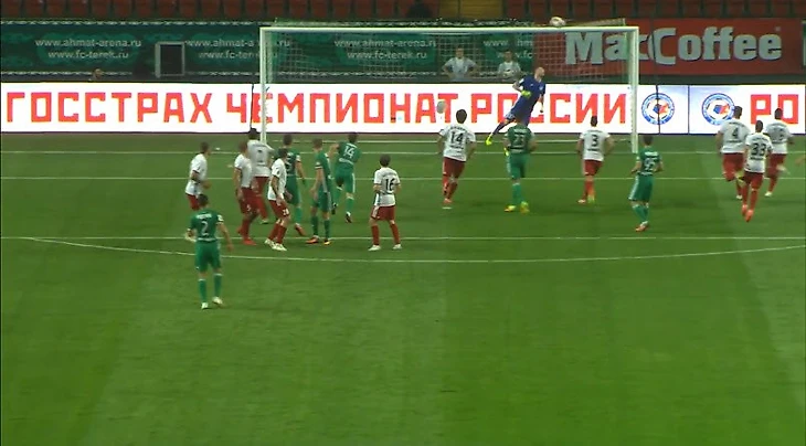 Селихов взглядом провожает мяч