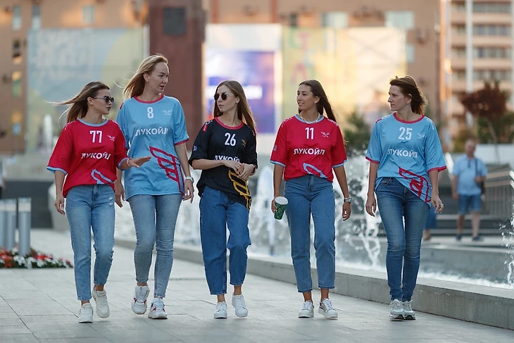 Стиль ретро от "Виктора", "Нева" в ожидании стрелки. Анализируем форму команд мужской Суперлиги, изображение №8