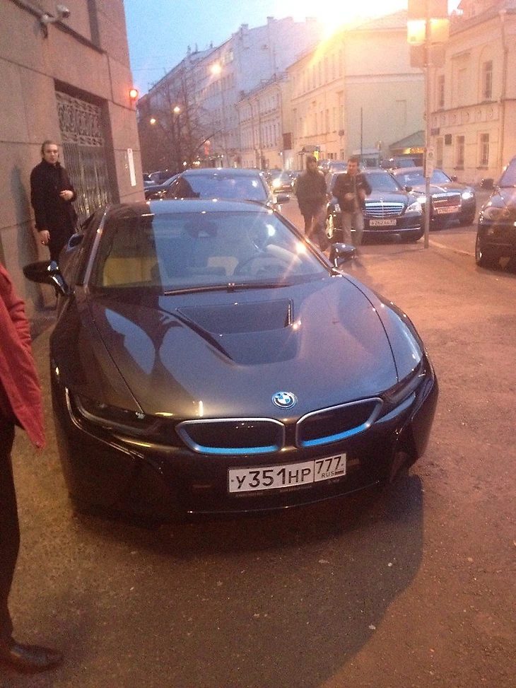 BMW i8 - подарок Сергею Карякину