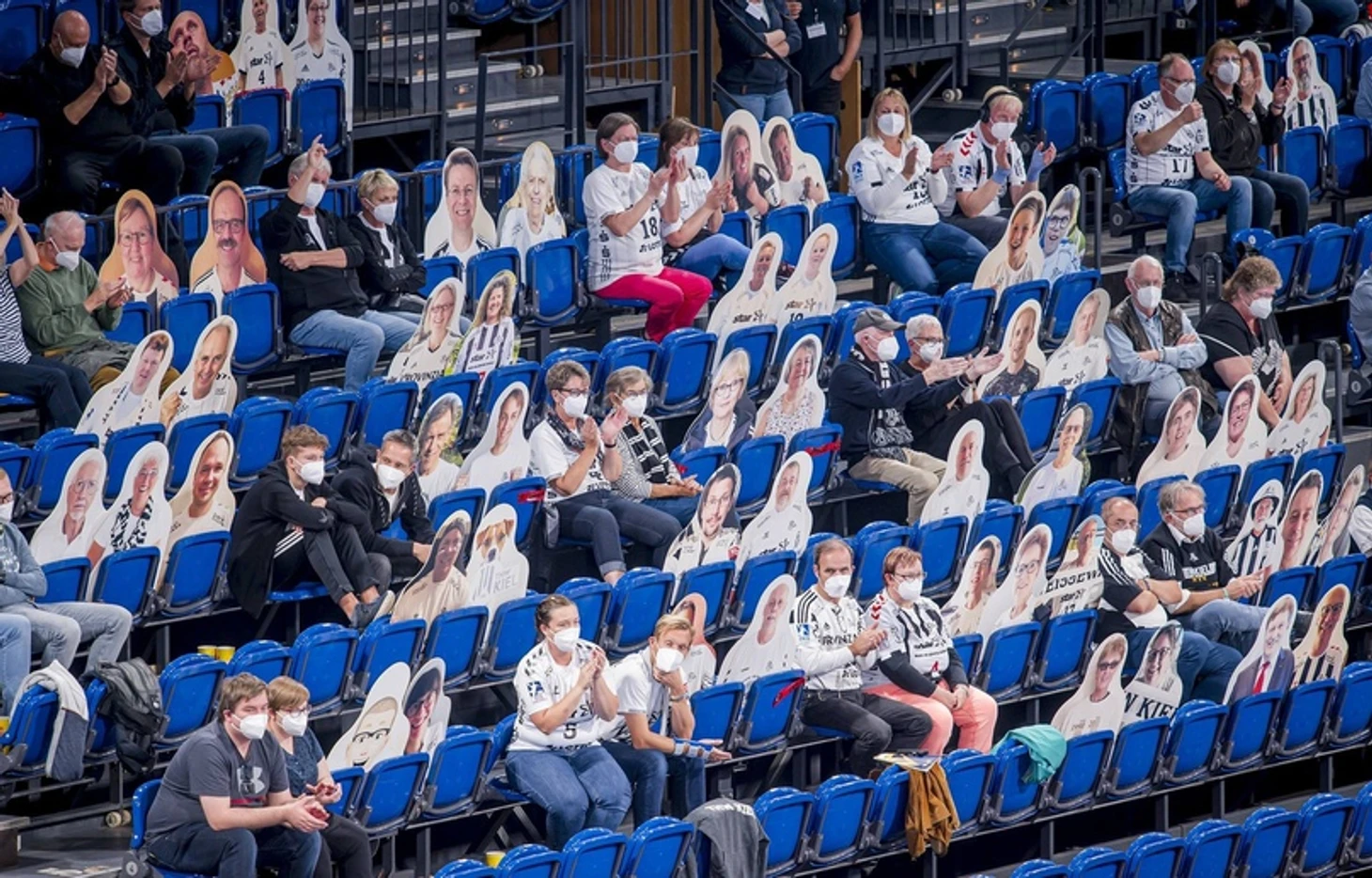 Лига чемпионов. Поправка в диспозицию: хромые "зебры" не держат темп "Веспрема" и "Барсы", изображение №2
