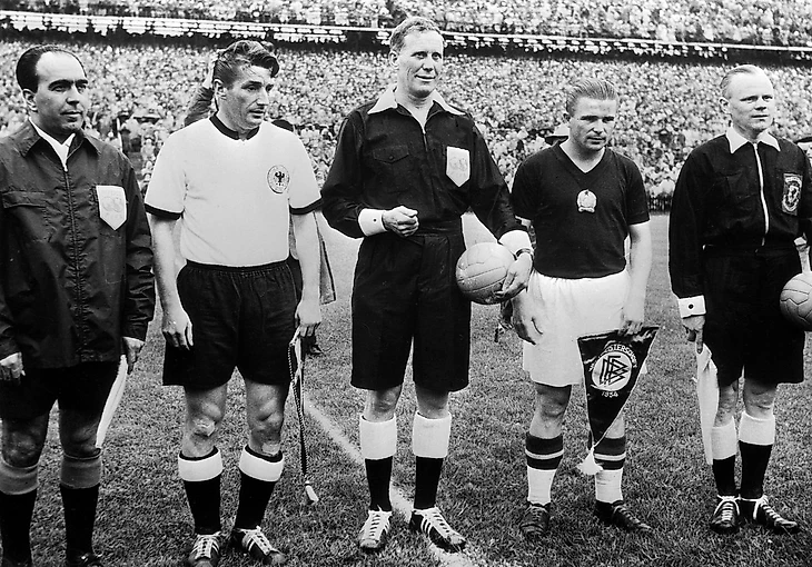 Фритц Вальтер и Ференц Пушкаш перед матчем