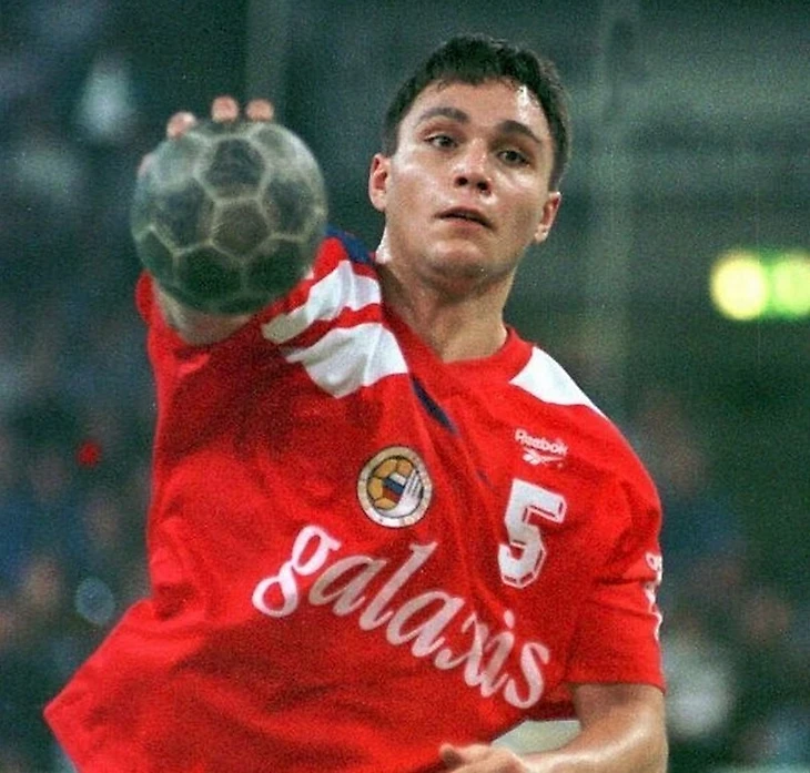 Олег Кулешов: "Как-то поспорили с Гисласоном на ящик шампанского, что выиграем бундеслигу", изображение №13