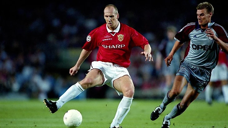 Jaap Stam in action against Bayern Munich