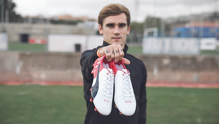 kickster_ru_puma-griezmann-evospeed_0000_17ss_social_ts_pumafootball_q1_derbyfever_antoinegriezmann_6