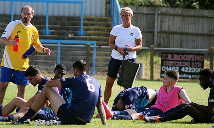 Женщина впервые стала тренером мужской команды в Англии. Ее зовут Наташа