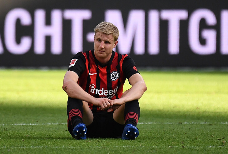 Победитель Лиги Европы закончил в 29 лет. Возможно, из-за обвинений в связях с правыми политиками