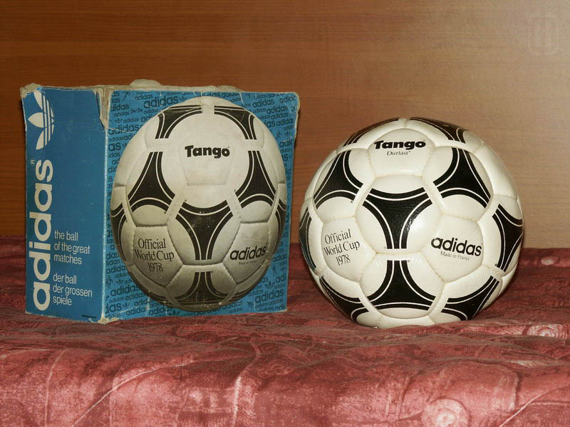 Мяч ссср. Adidas Tango 1978. Adidas Tango Original 1978. Adidas Tango Durlast. Adidas Tango 78.