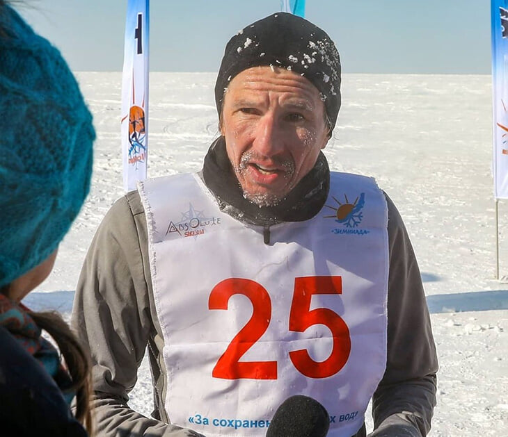 Смертин выиграл экстремальный марафон на Байкале – 42 км по сугробам и с трещинами на льду в минус 25. Вот его удивительный рассказ