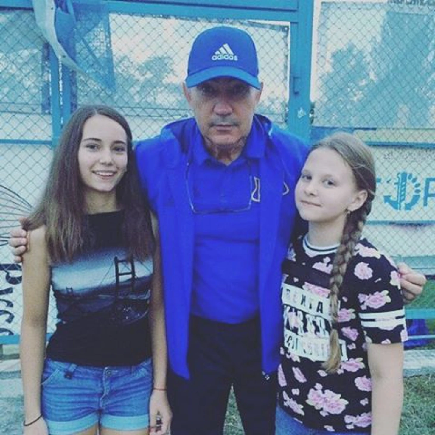 https://photobooth.cdn.sports.ru/preset/post/0/77/dfcd141464c79afd20187fa4b28f4.png