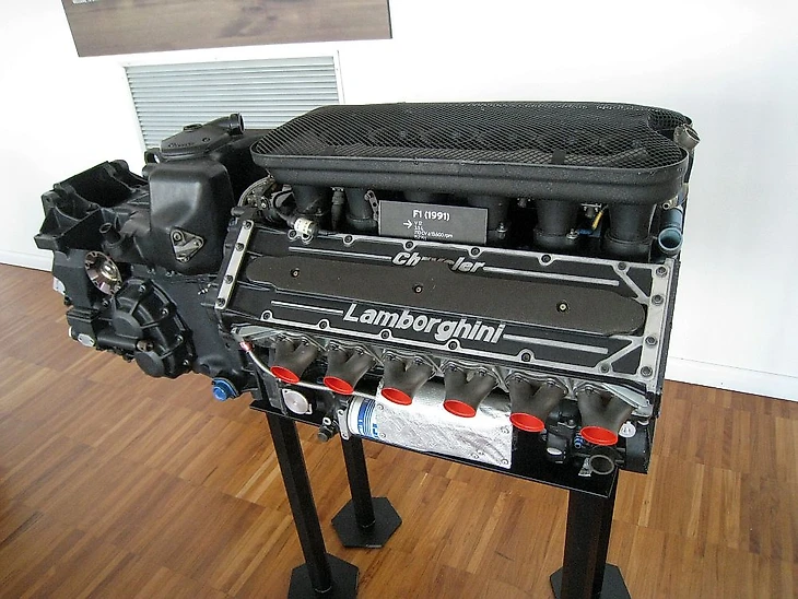 Двигатель и коробка передач Ламбо