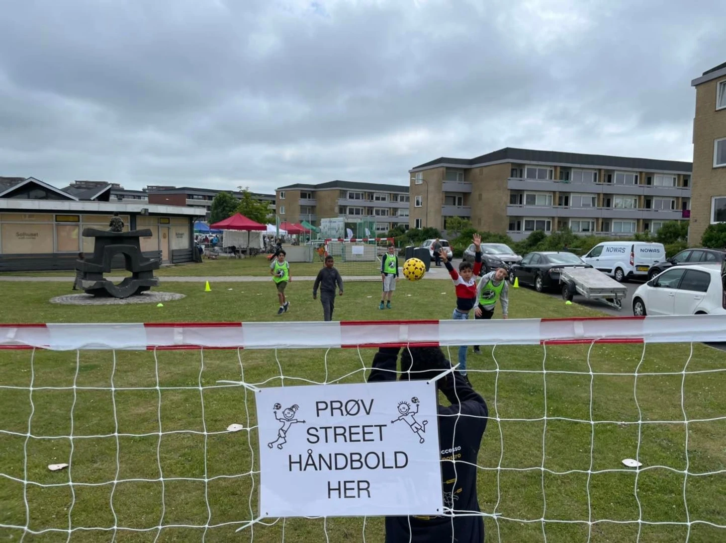 Пока просто забава — для маленьких и больших. А дальше? БЦ знакомит вас с бесконтактным гандболом, изображение №5