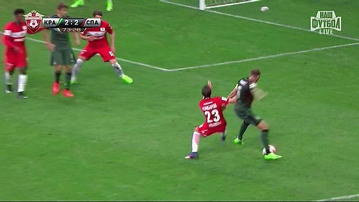 72-я минута. Столкновение Дмитрия КОМБАРОВА и Андреаса ГРАНКВИСТА.