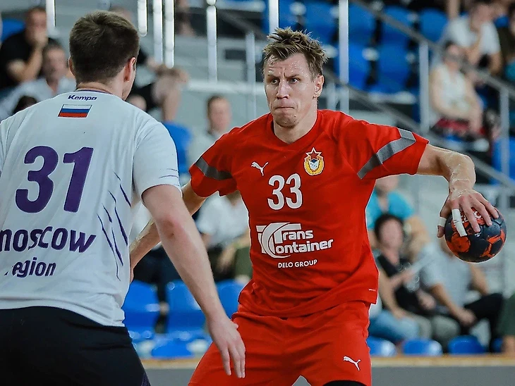 20 вопросов не о гандболе. Даниил Шишкарёв: "Очень люблю футбол! И с детства болею за ЦСКА", изображение №4