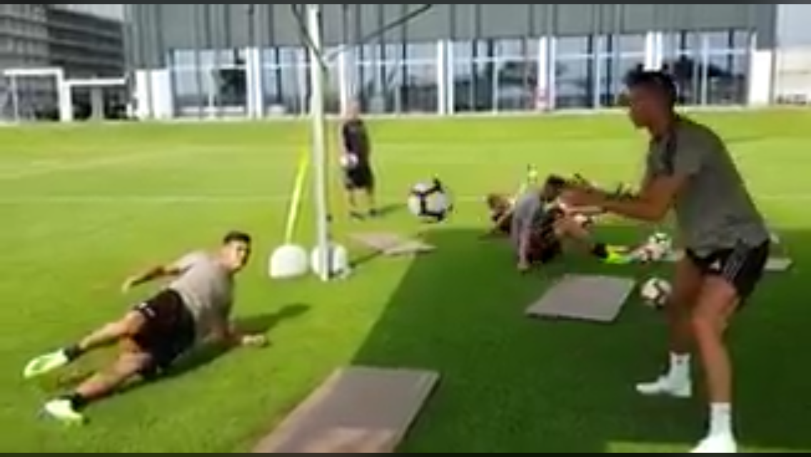 Роналду тренирует Дибалу