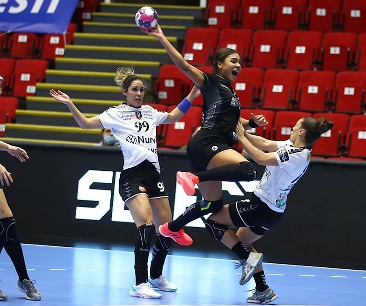 Лига чемпионов. Если бы не Нягу! Как божественная Кристина спасла четвертьфинал для "Бухареста", изображение №2