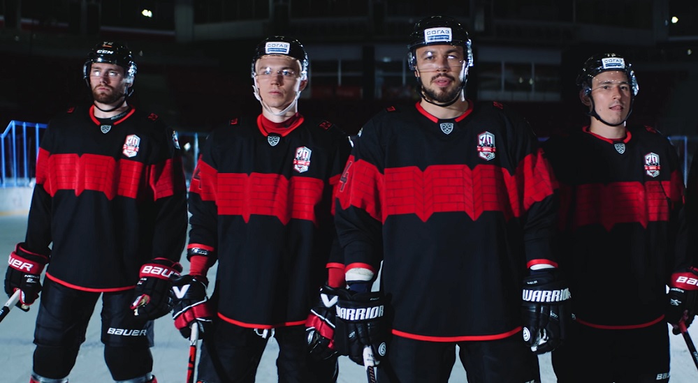 «Авангард» отказался от дальних бросков в большинстве и забивает почти в каждом матче. Идею принес новый помощник Хартли