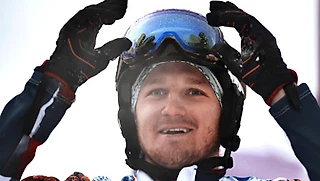 Олюнин выиграл серебро в сноуборд-кроссе, Россия обыграла Норвегию в хоккее. Как это было 