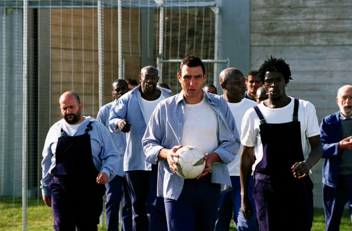 Тренеры из 36 клубов Англии и Уэльса работают в местных тюрьмах. Это инициатива одного из основателей АПЛ