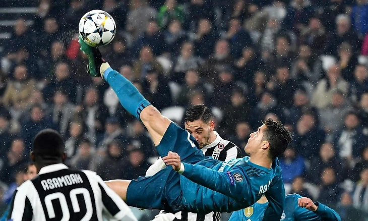 7 incredible photos of Cristiano Ronaldo's stunning bicycle-kick goal