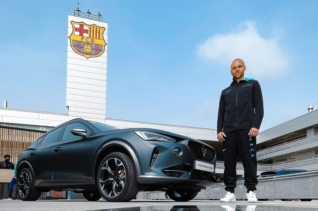 Игроки «Барселоны» получили новые машины 🚘 - FC Barcelona - Блоги Sports.ru