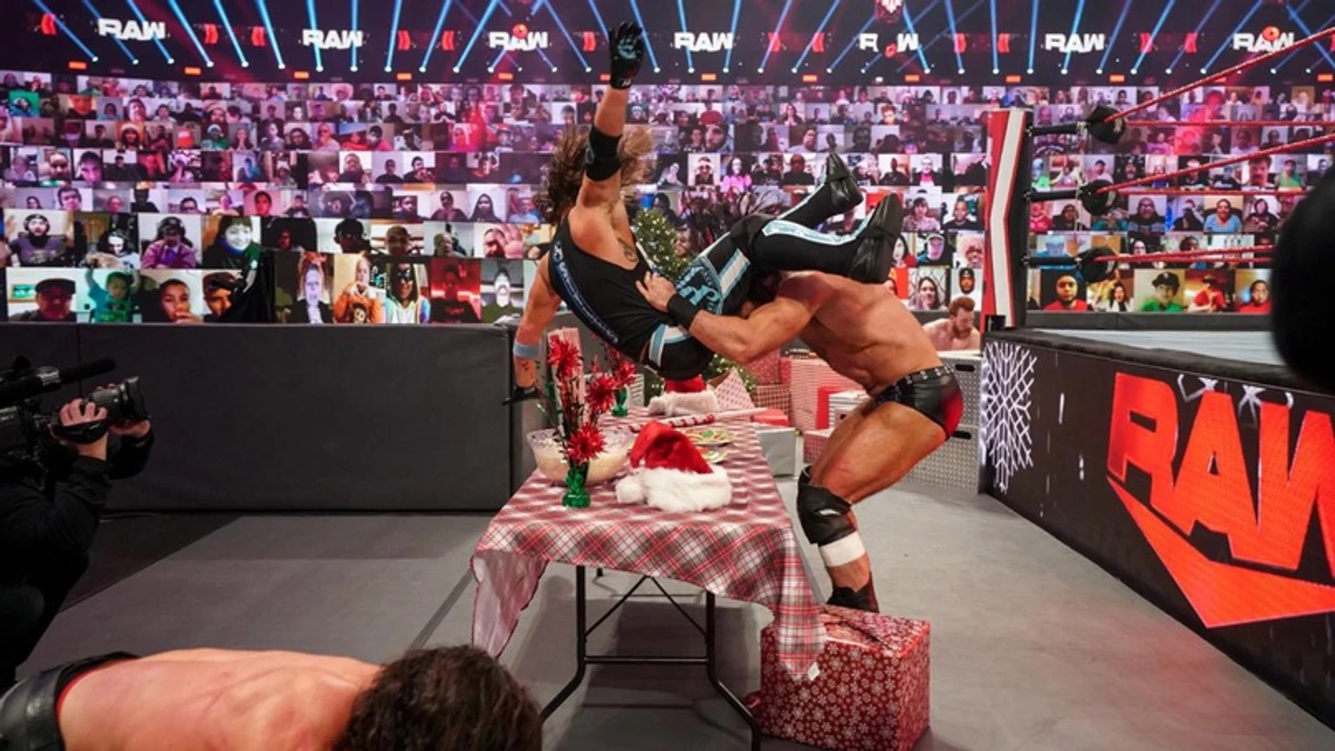 Обзор WWE Monday Night RAW 21.12.2020, изображение №19