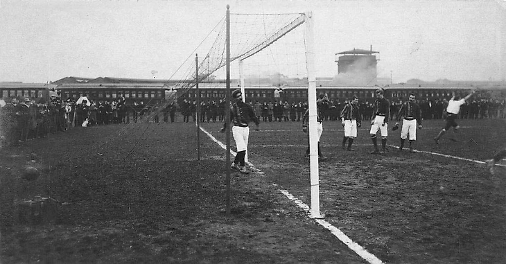 Росарио открывает счет в матче с CURCC (будущий Пеньяроль). 1904 год. 