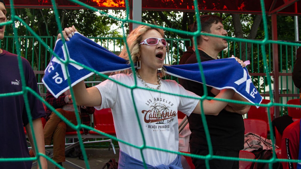Ох, как же много ярких болельщиц в нашем фотопосте. Выбираем лучших в 5-м туре Winline Медиалиги