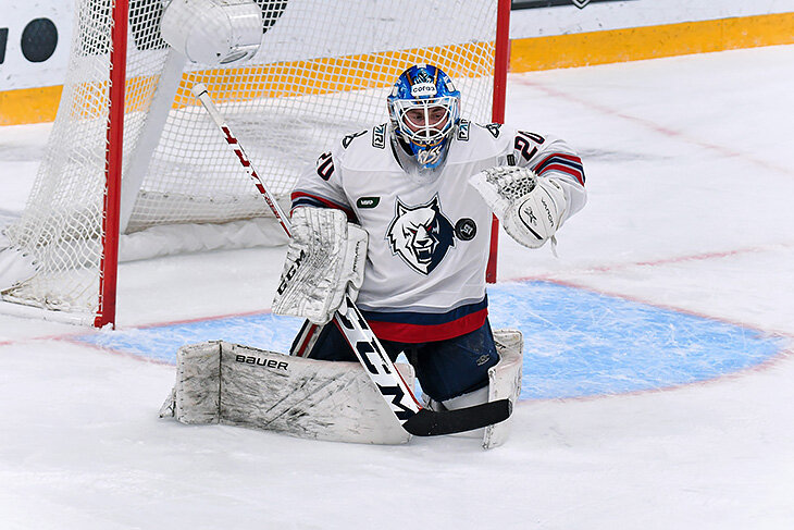 Тренеру вратарей пришлось сыграть в КХЛ! Продержался без пропущенных меньше трех минут – но выиграл