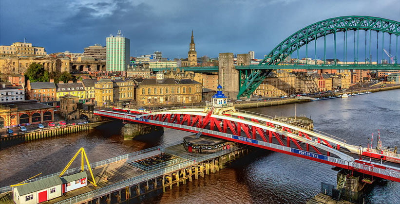 Newcastle england. Newcastle upon Tyne город. Ньюкасл апон тайн город. Newcastle upon Tyne достопримечательности. Ньюкасл-апон-тайн достопримечательности.