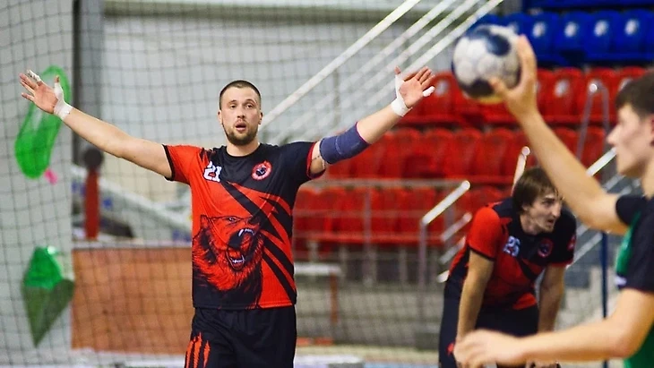 Стиль ретро от "Виктора", "Нева" в ожидании стрелки. Анализируем форму команд мужской Суперлиги, изображение №3