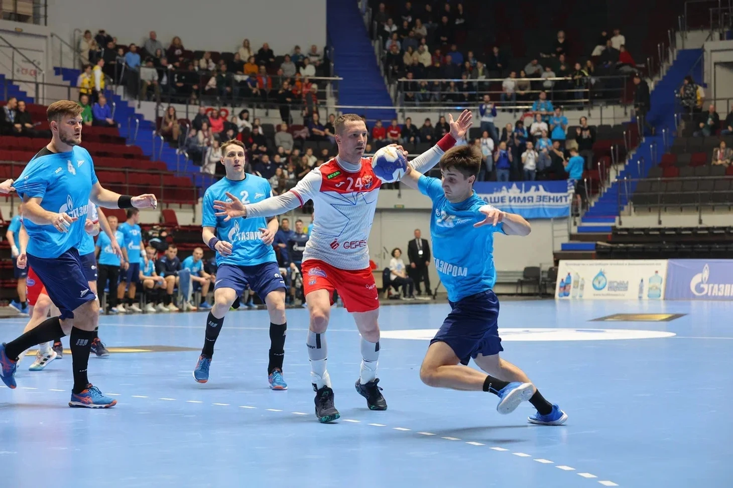 SEHA-Gazprom League. 10:0 на стыке таймов — мешковцы вогнали "Зенит" в ступор и вышли на "Гомель", изображение №2