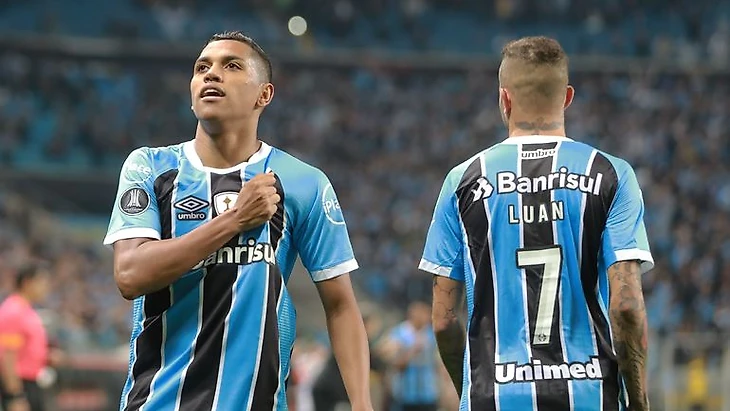 ПЕДРО РОША (слева) и ЛУАН. Фото AFP