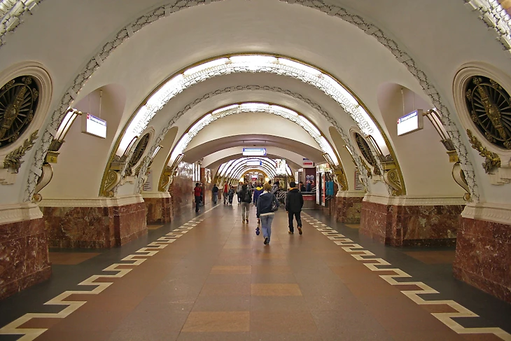 метро Площадь восстания