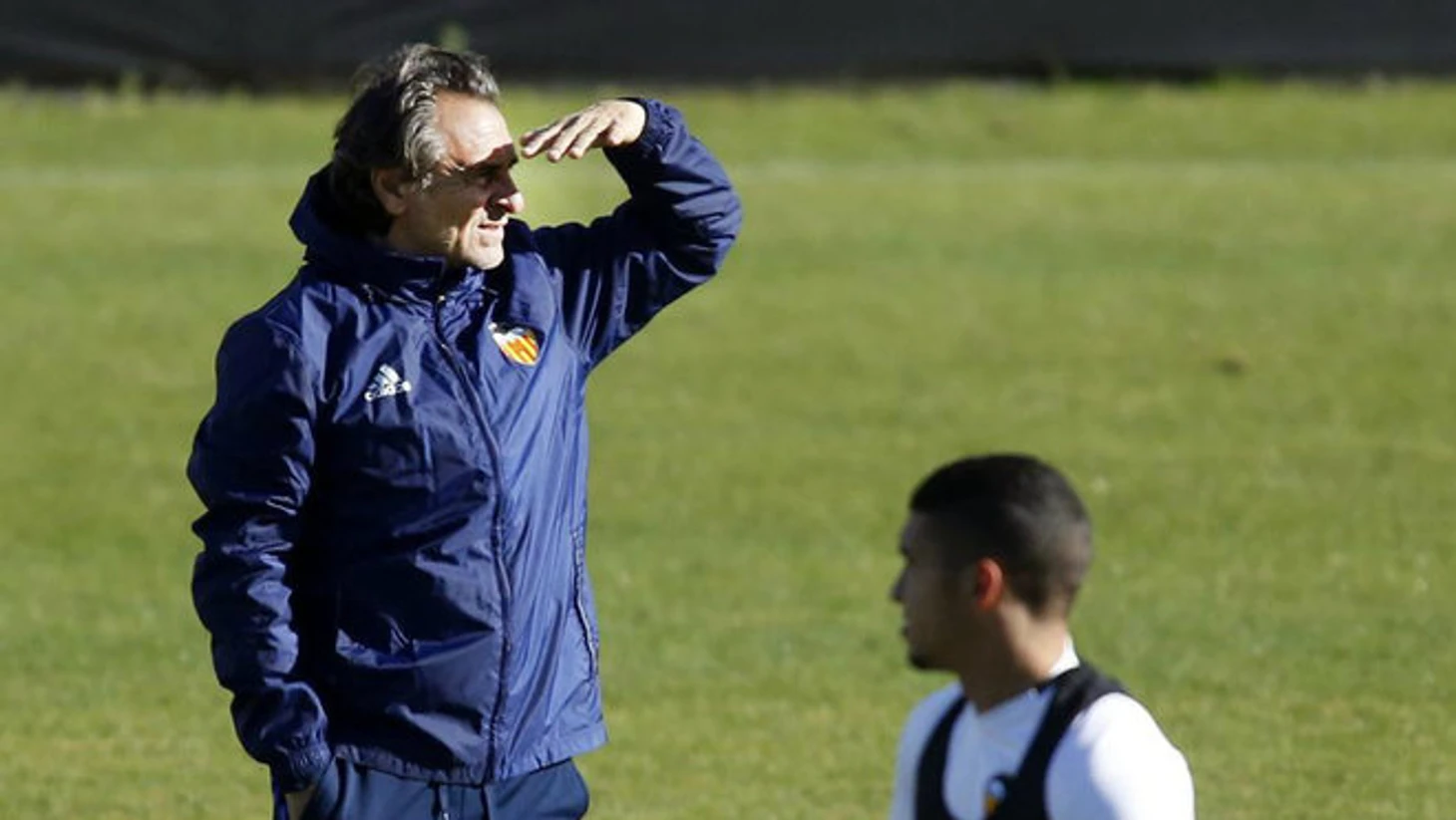 Prandelli (59) en el entrenamiento con Bakkali (20) en primer plano.