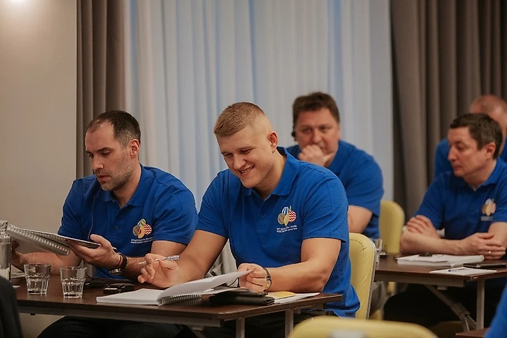 "Молодежка" Валентина Бузмакова. "Парни хотели приехать в больницу. Я отговорил — работа важнее", изображение №1