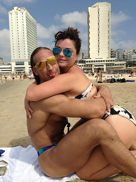 Королева и Тарзан занялись сексом на пляже (видео) - chelmass.ru
