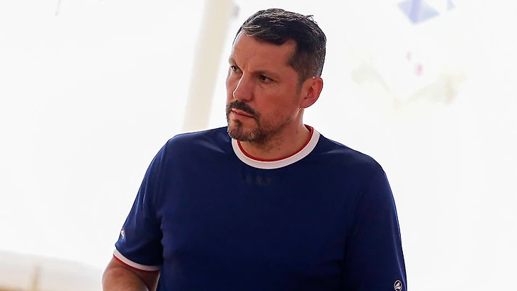 ЧМ-2021. Ростислав Гринишин: "Россия должна быть в четвертьфинале. Лучший вариант там — Нидерланды", изображение №1