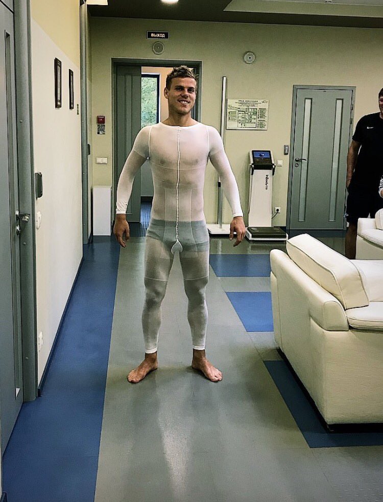 Кокорин и его пятничный костюм