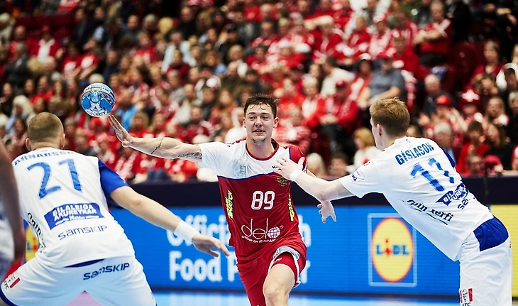 Дмитрий Житников в журнале "Быстрый центр". Детская привычка не опаздывать, изображение №2