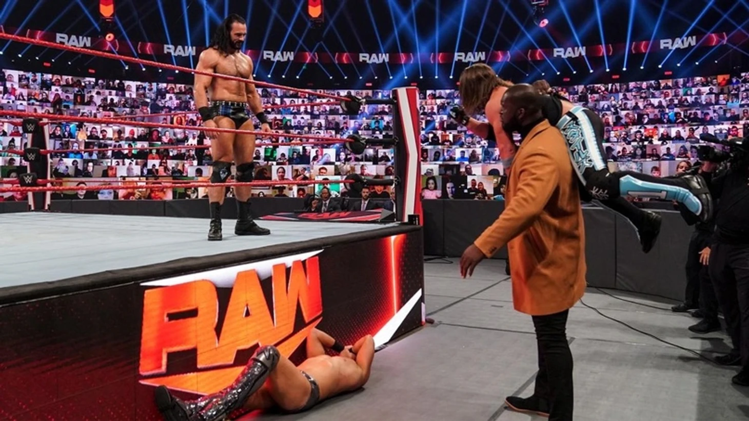 Обзор WWE Monday Night RAW 30.11.2020, изображение №29