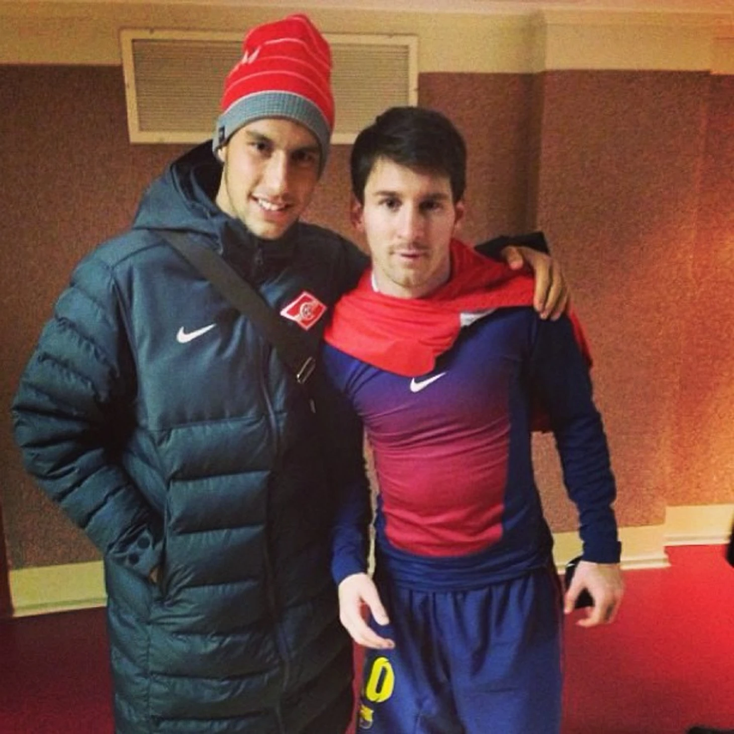https://photobooth.cdn.sports.ru/preset/post/1/10/6556b60c244cd90a54ff05a488194.jpeg