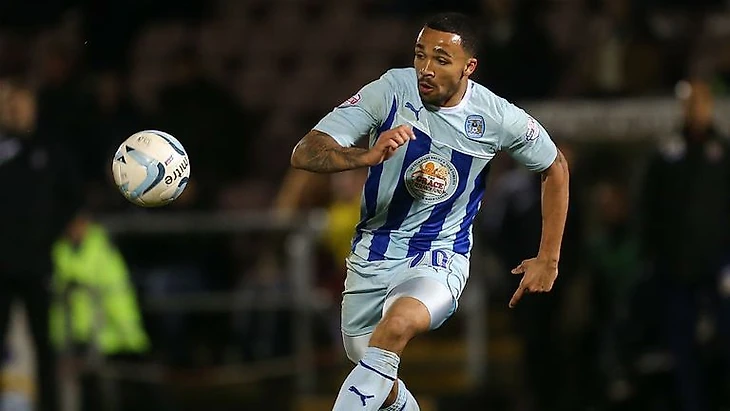 Уилсон в действии за Ковентри, за которого он забил 22 гола в сезоне 2013/14