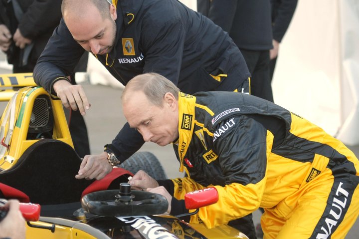 Помните, Путин ездил на болиде «Формулы-1»? Мы проверили &ndash; это фэйк