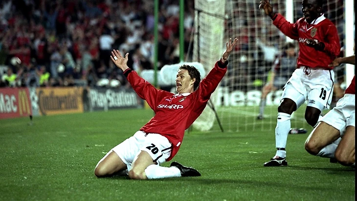 Ole Gunnar Solskjaer celebrates his goal