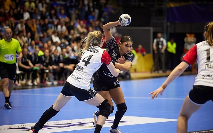 Лига чемпионов. Ошибка Аморим, гол-фантом Ингстад, победа "Эсбьерга" и конец сказки "Крима", изображение №4