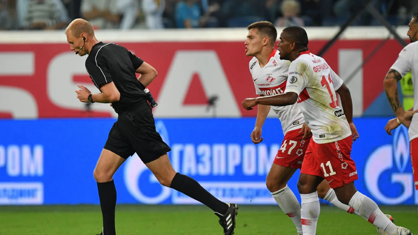 Фернанду (№11) и Роман Зобнин (№47). Фото Александр Федоров, &quout;СЭ&quout;